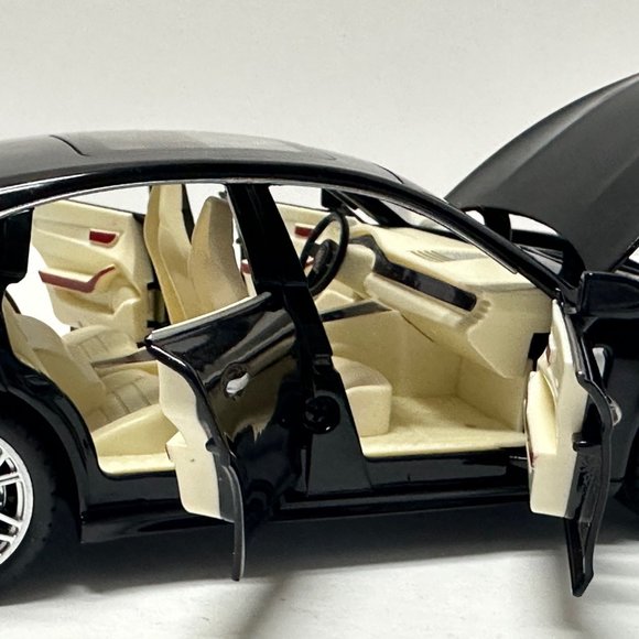 1:24 2020 Porsche Panamera Black Diecast With LED Lights - Picture 8 of 9